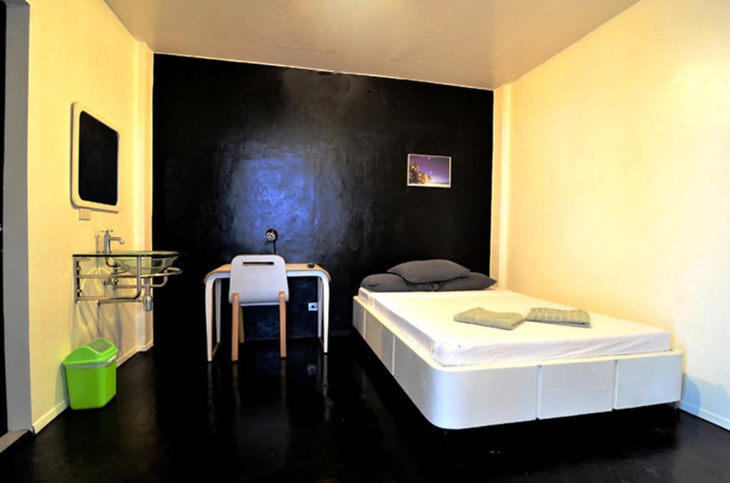 Island Nook Hotel Balabag  Экстерьер фото