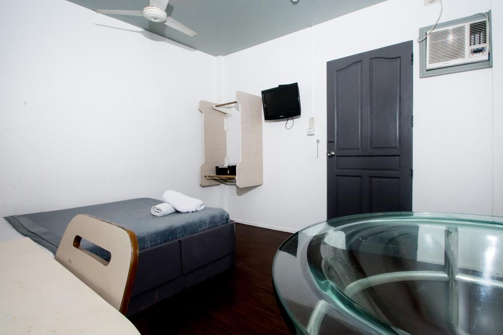 Island Nook Hotel Balabag  Экстерьер фото