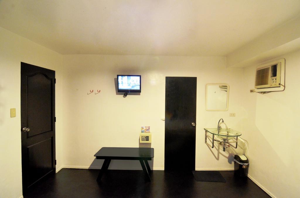 Island Nook Hotel Balabag  Экстерьер фото