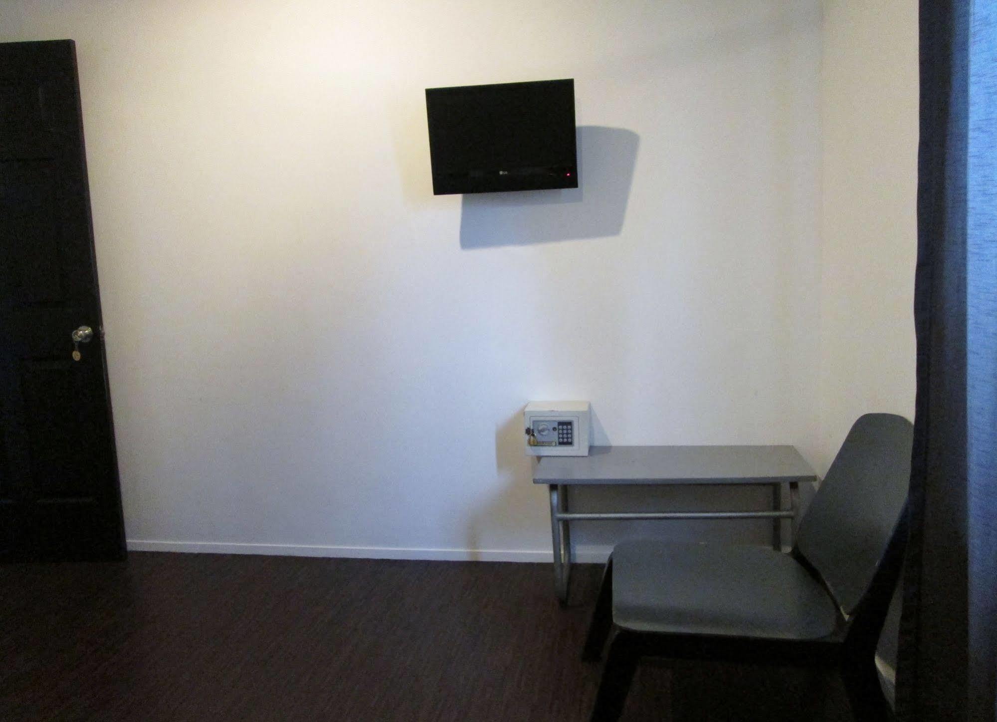 Island Nook Hotel Balabag  Экстерьер фото