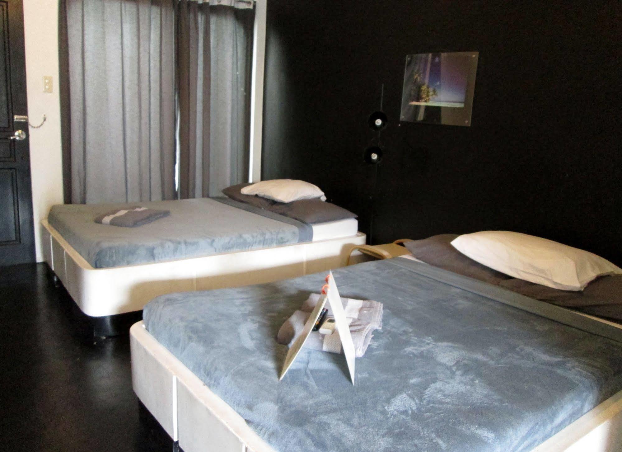 Island Nook Hotel Balabag  Экстерьер фото