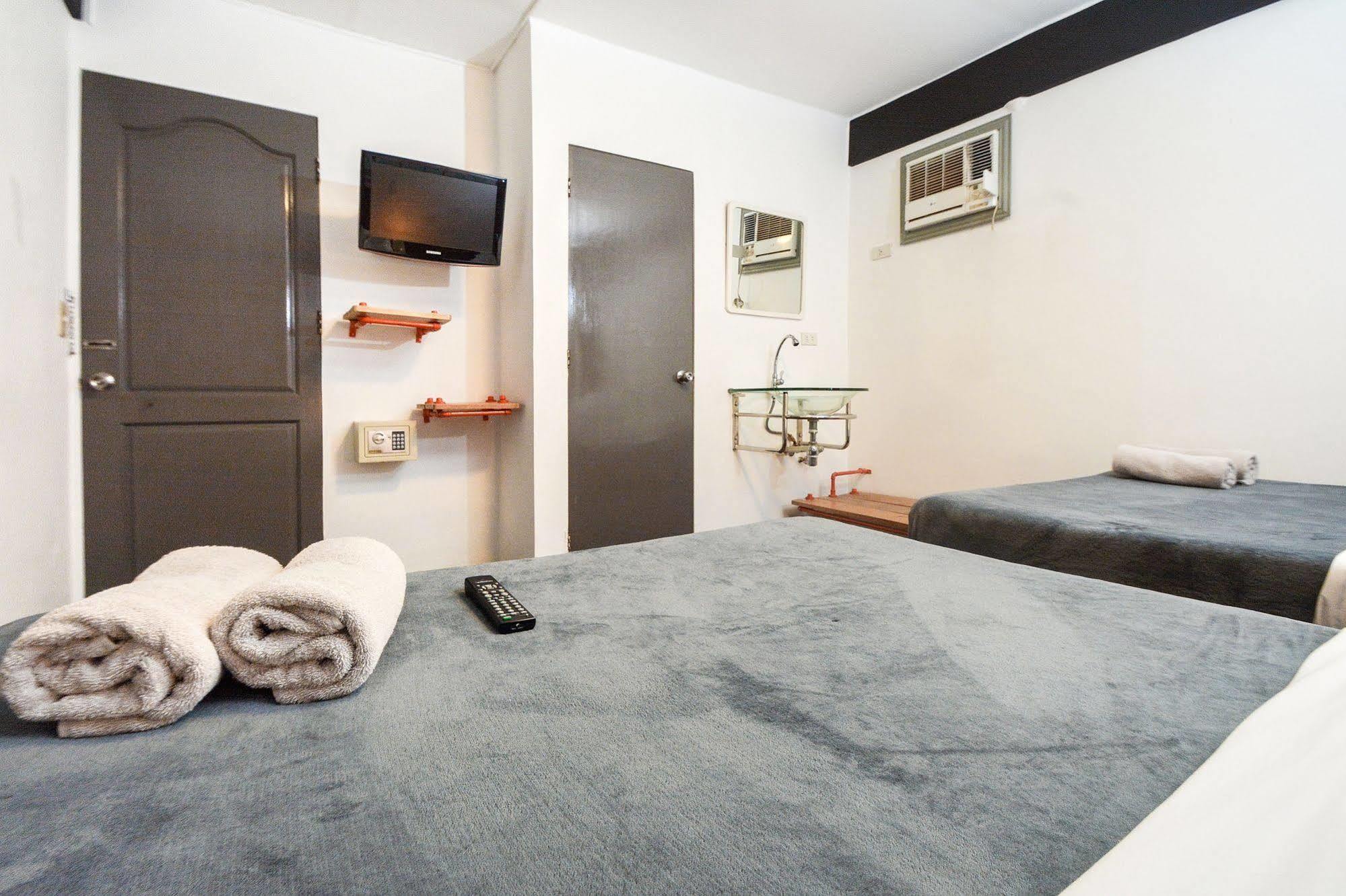 Island Nook Hotel Balabag  Экстерьер фото