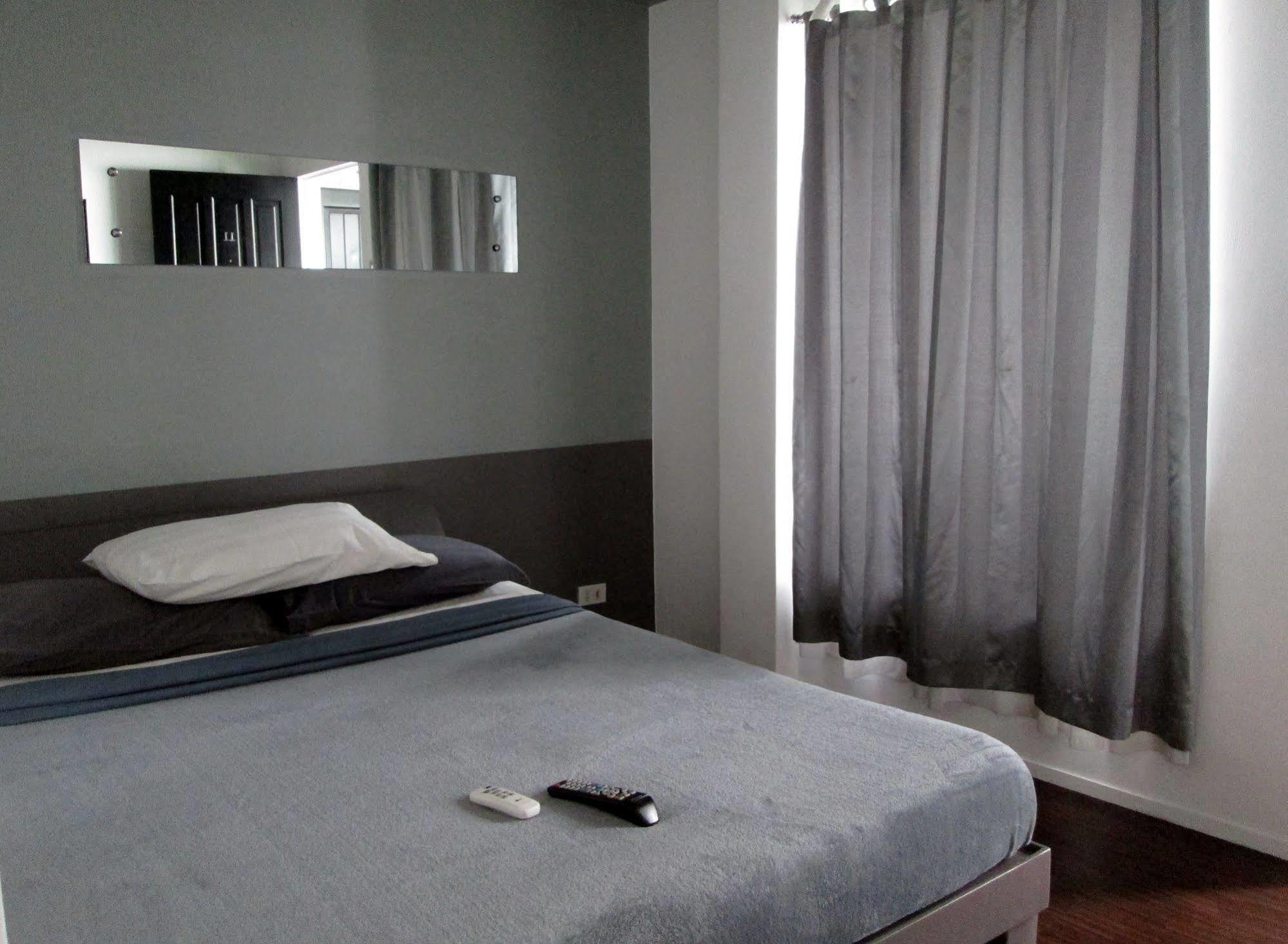 Island Nook Hotel Balabag  Экстерьер фото