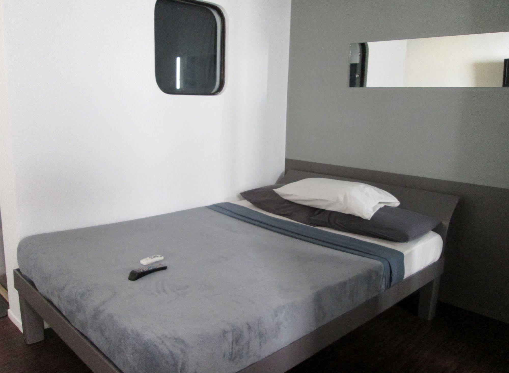 Island Nook Hotel Balabag  Экстерьер фото