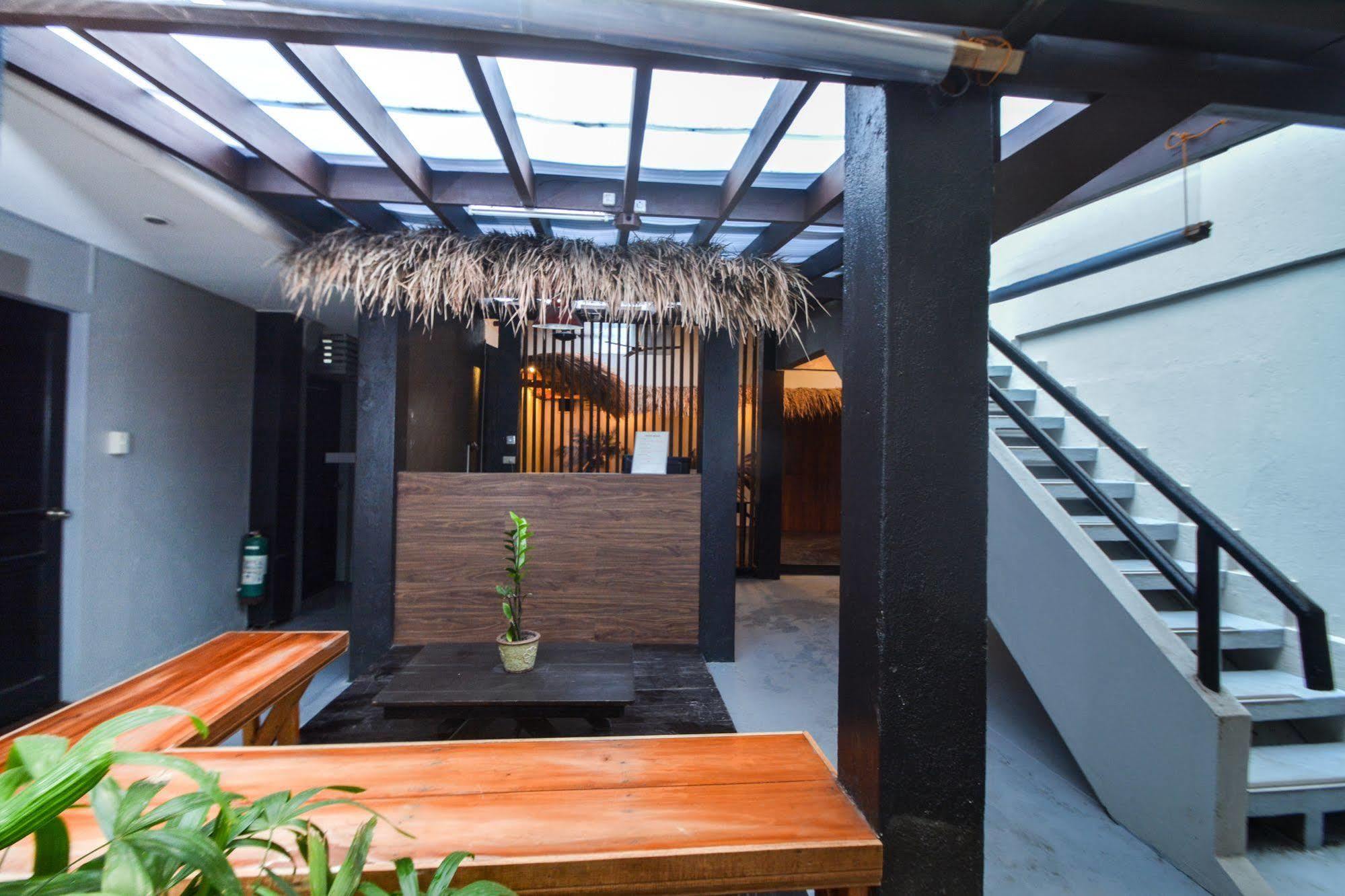 Island Nook Hotel Balabag  Экстерьер фото