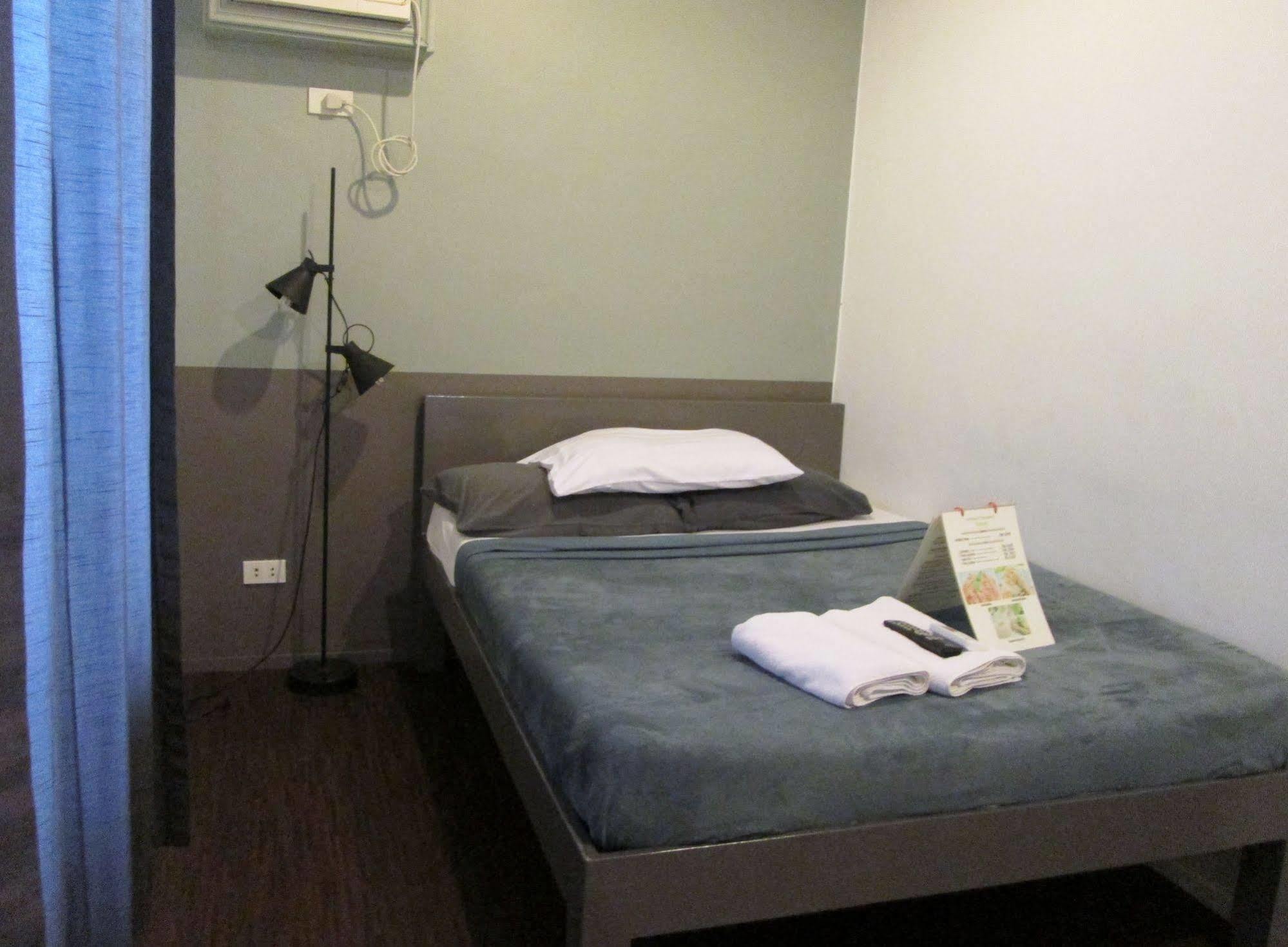 Island Nook Hotel Balabag  Экстерьер фото