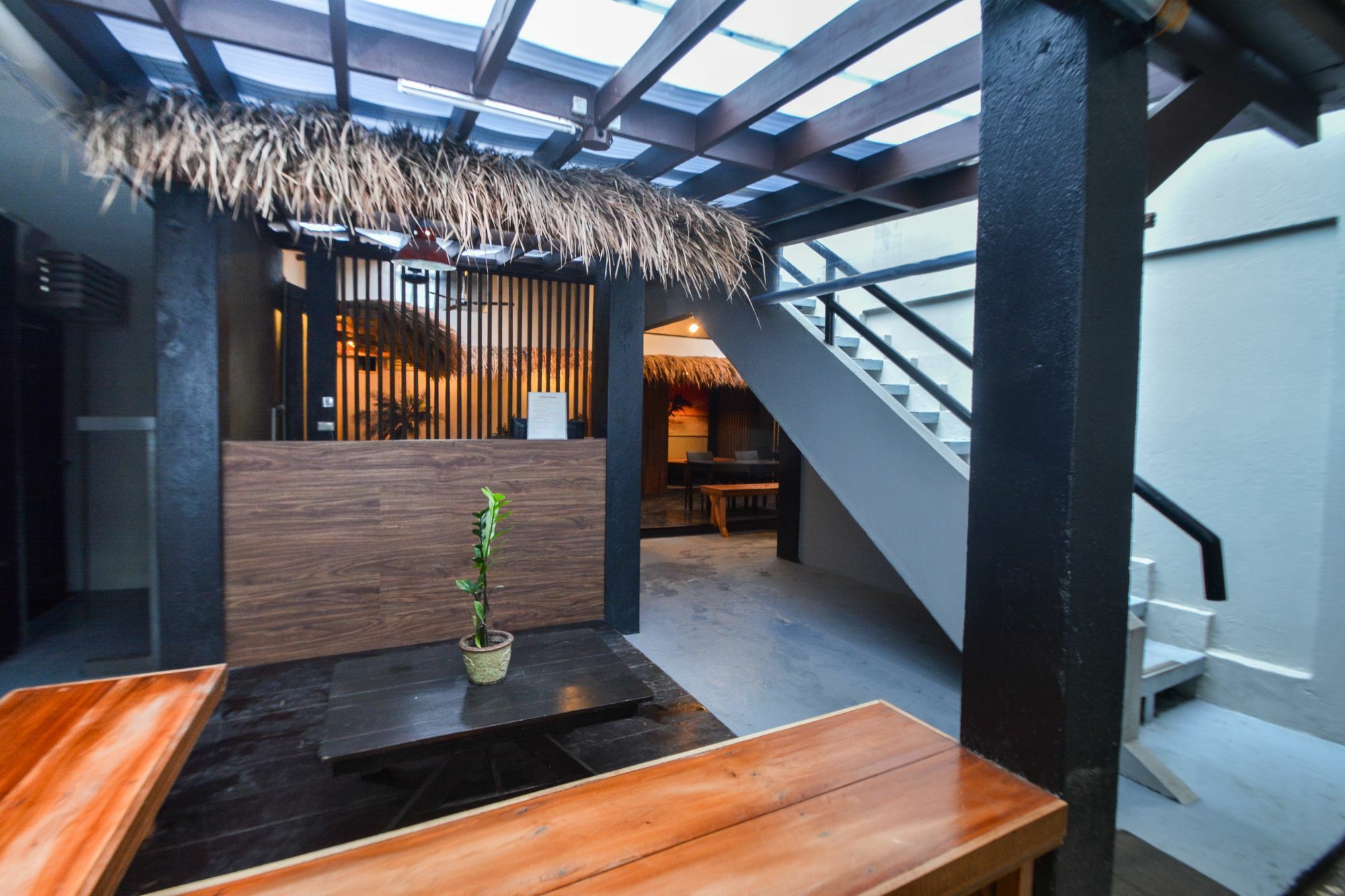 Island Nook Hotel Balabag  Экстерьер фото